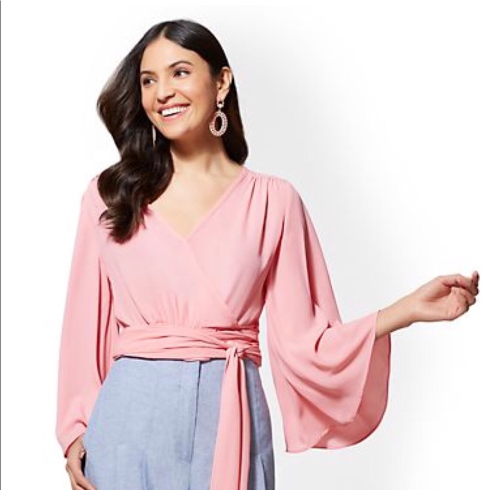 Bell sleeved waist tie blouse